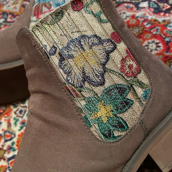 George floral Chelsea boots in brown and multicolour - Picture 3 of 7